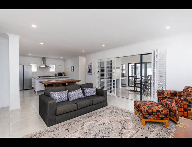 3 BEDROOM FREEHOLD FOR SALE IN SANDOWN